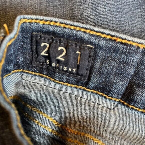 Lucky Brand Men's 221 Straight Jeans Darker wash faded thigh Size 34X32 - Picture 7 of 8